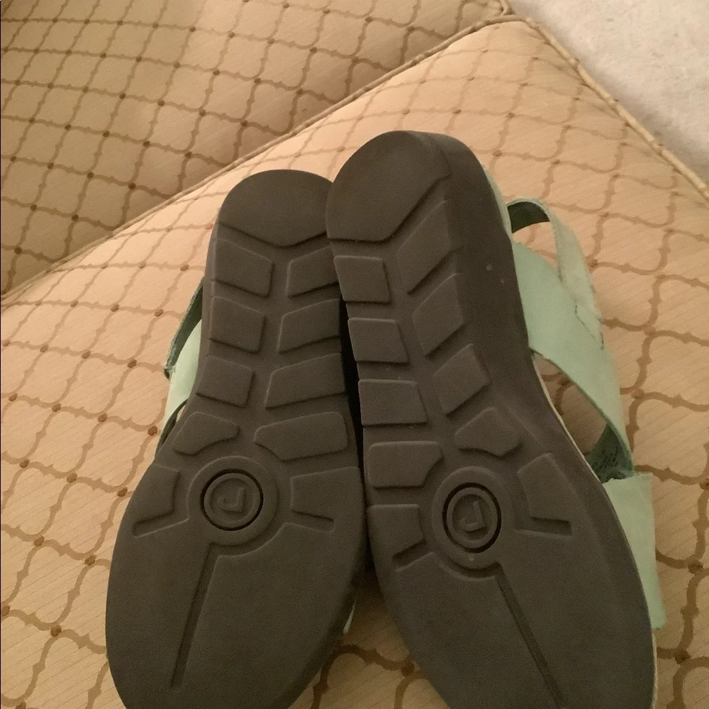 Rockpoint sandals leather green flat comfortable size 7 crisscross